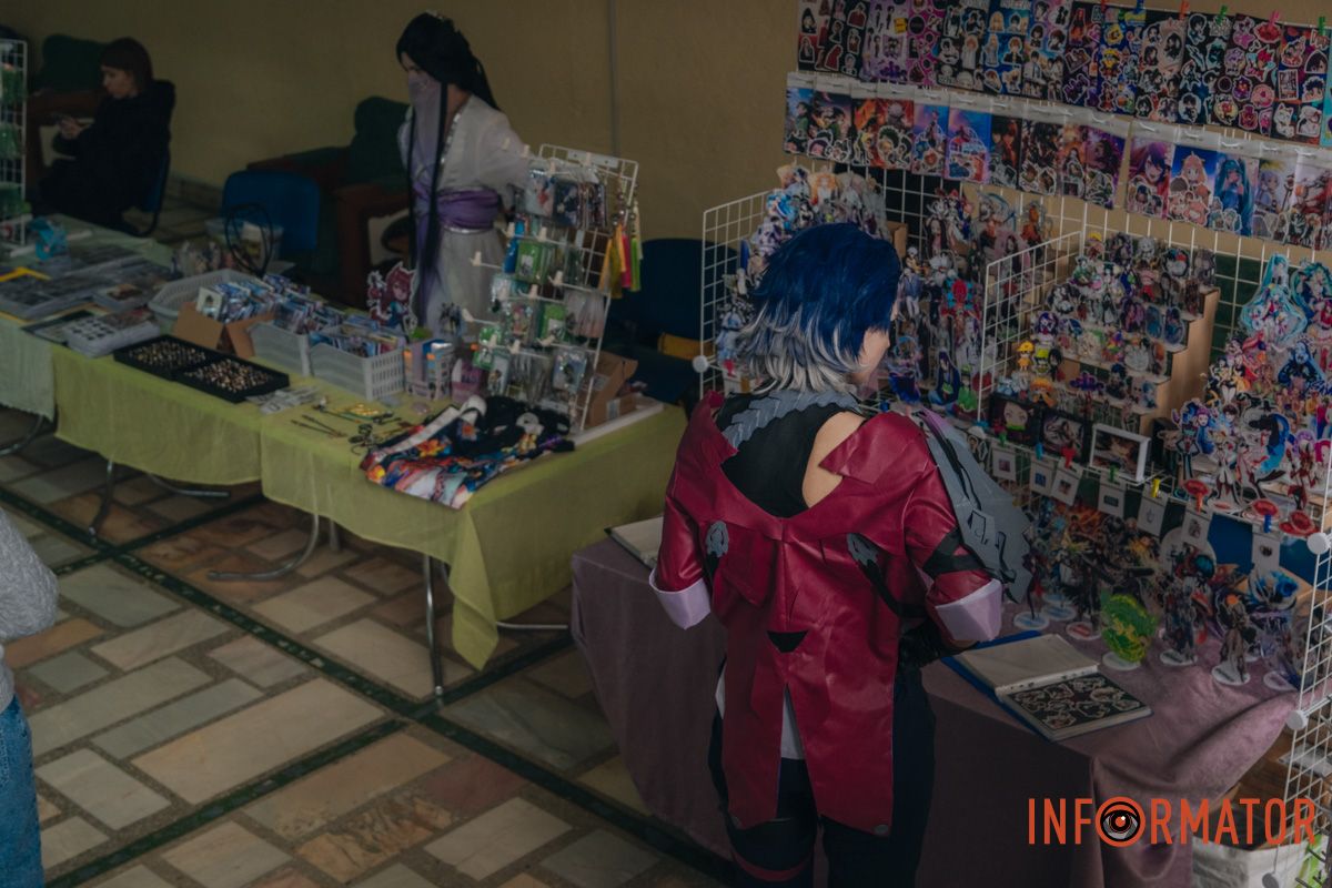 Маленький осередок Японії: у Дніпрі відбувся атмосферний захід з аніме та косплею, шукай себе на фото Інформатора 80