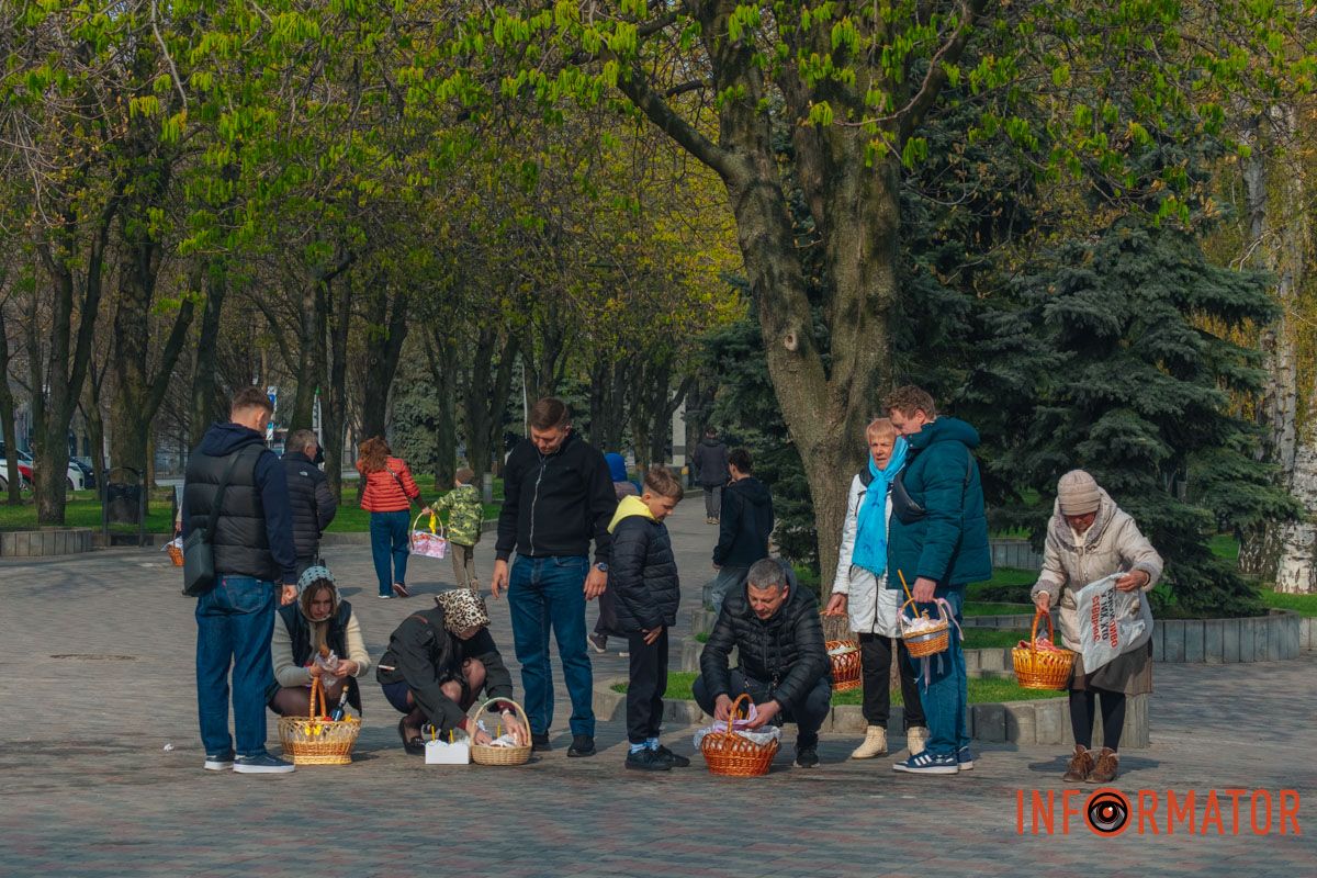 Усюди зібралося чимало людей