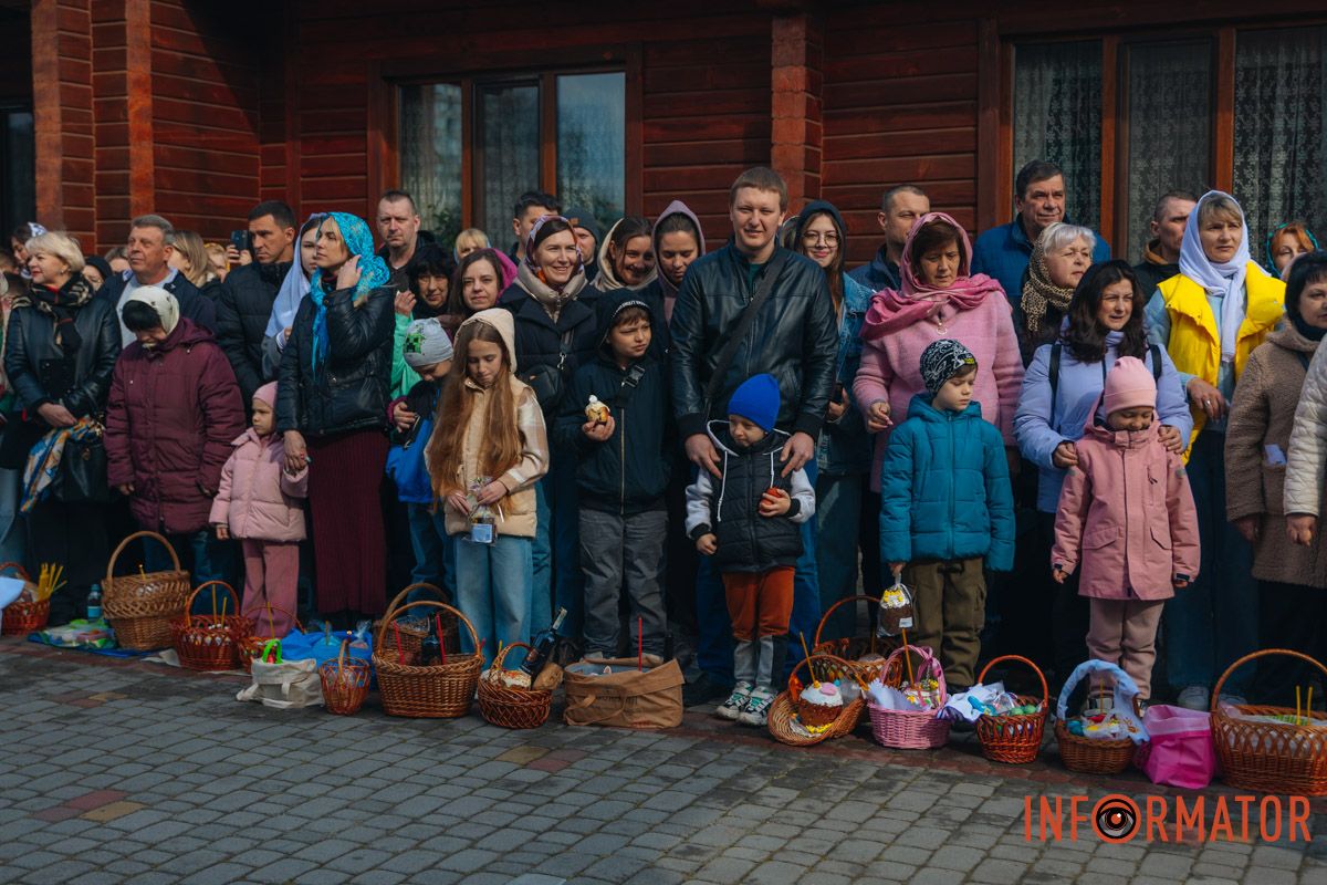 дніпряни прийшли розділити радість Великодня