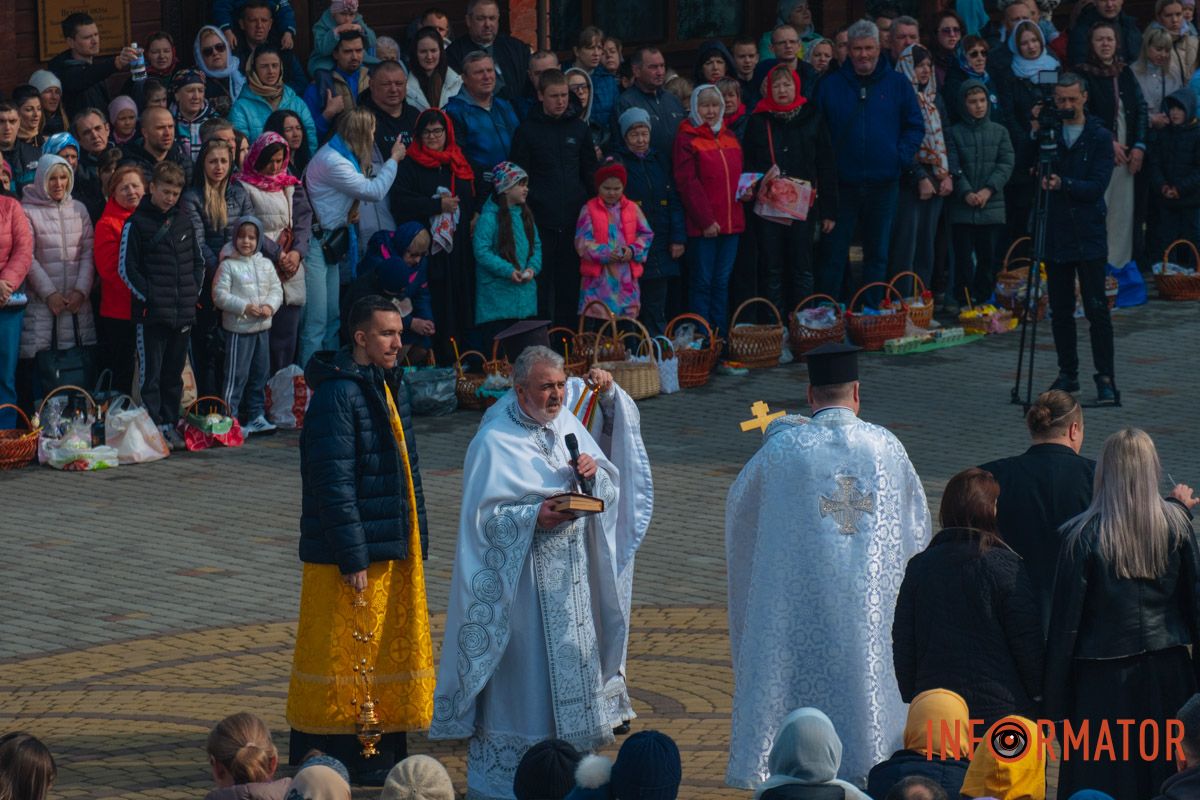 Мир нам сам Христос приносить