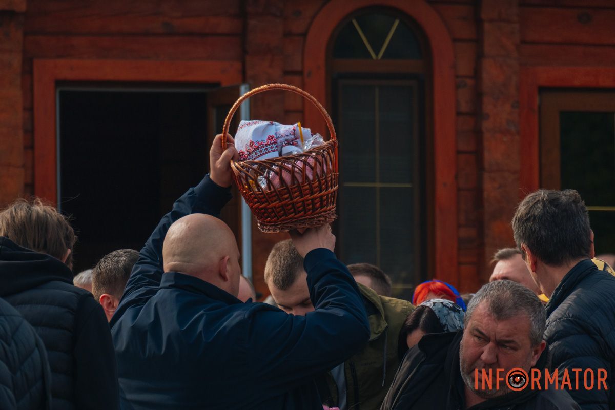 Прикрасили вишиванками