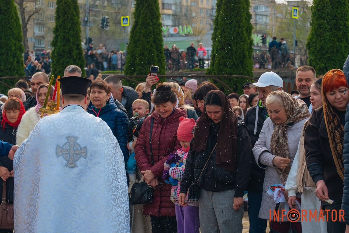 Окропили на славу кожного