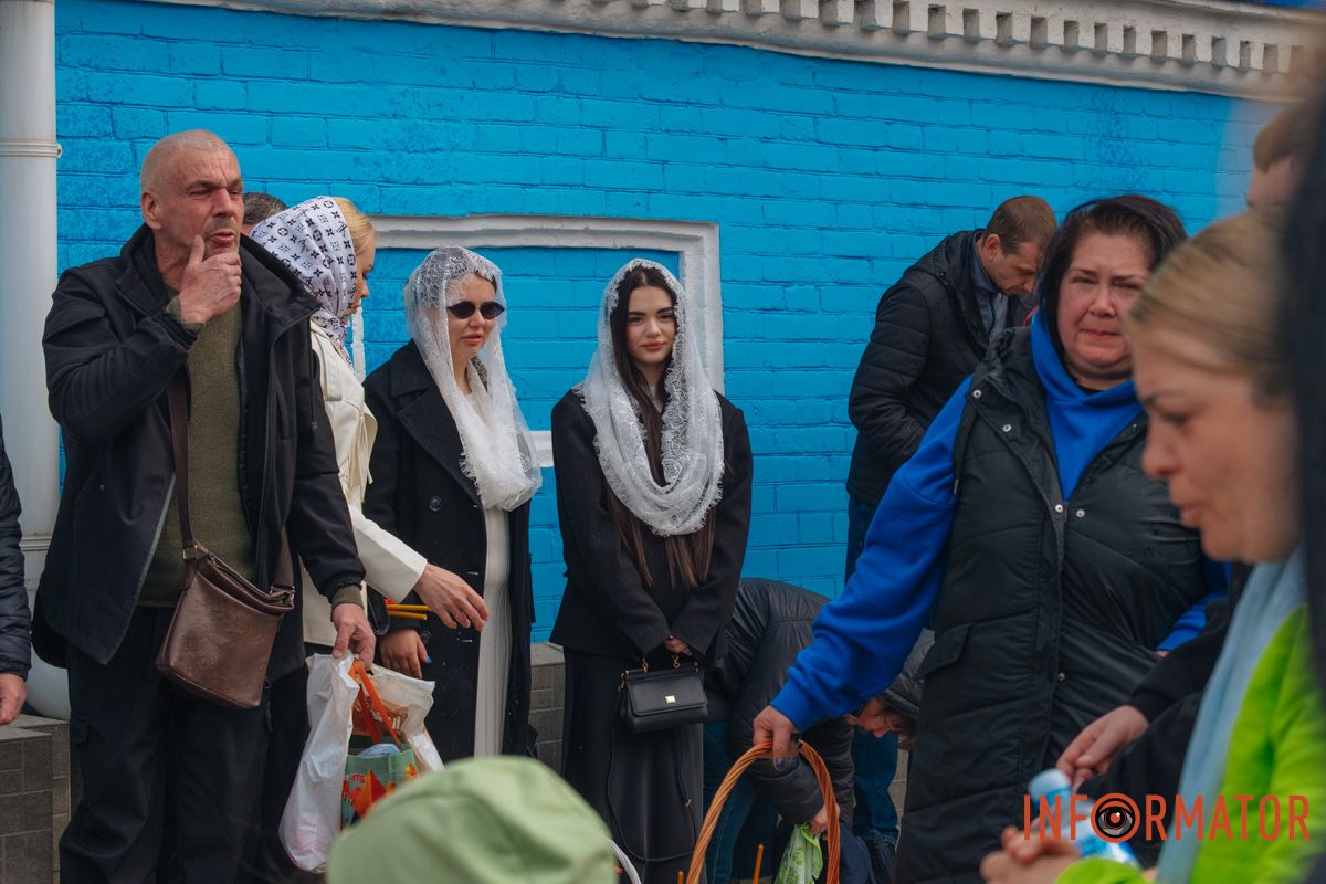 мешканці міста терпляче очікують на чин освячення