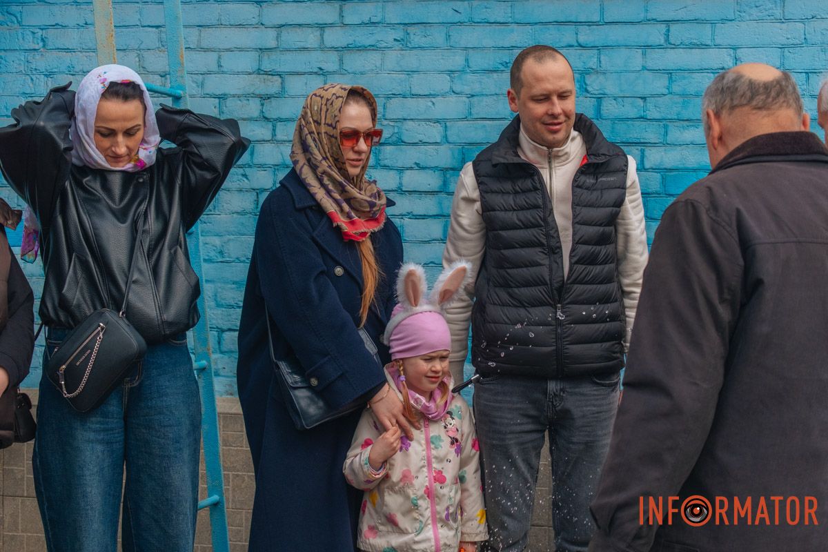 А ось і Великодній зайчик