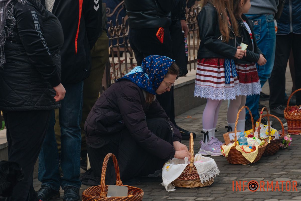 Як дніпряни зустрічали світле свято у центрі міста
