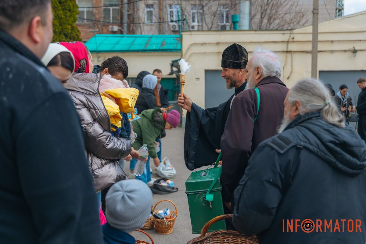 Свято-Троїцький кафедральний собор зустрів дніпрян у цей святковий ранок