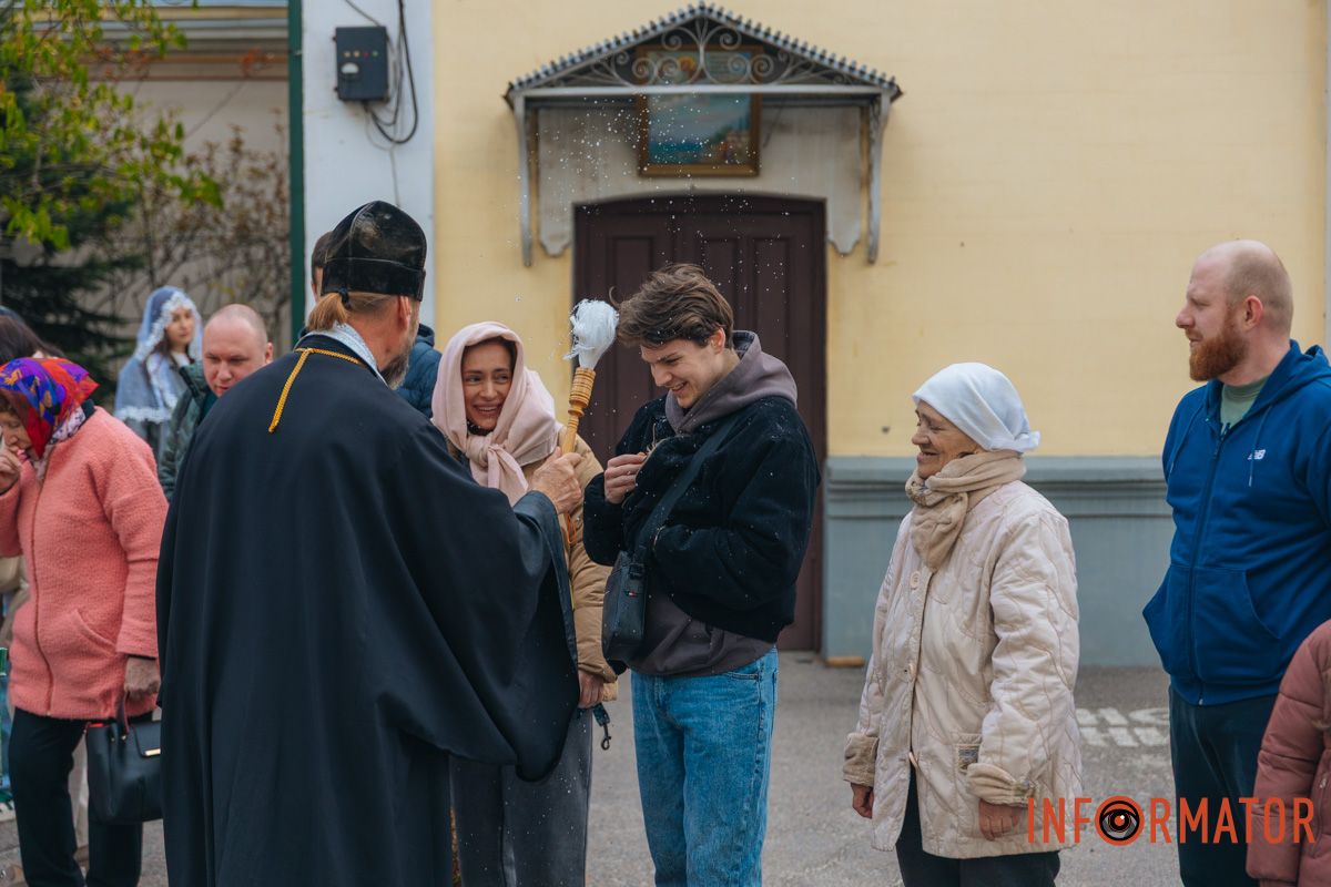 Радість на обличчях дніпрян 