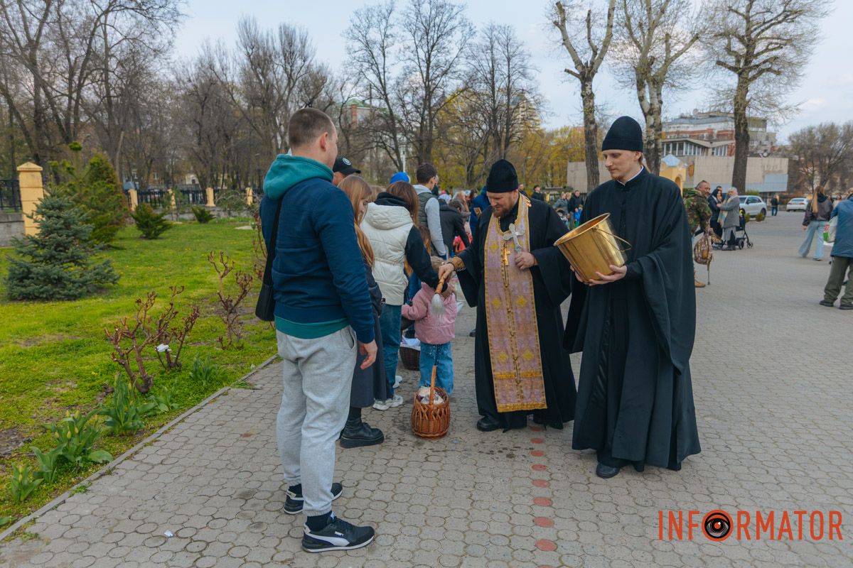 Команда Інформатора щиро вітає всіх з Великоднем
