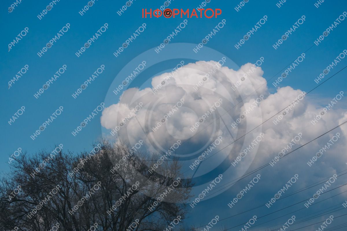 Кількість постраждалих зросла: дим від пожежі, що виникла через ворожу атаку, видно по усьому Дніпру 2