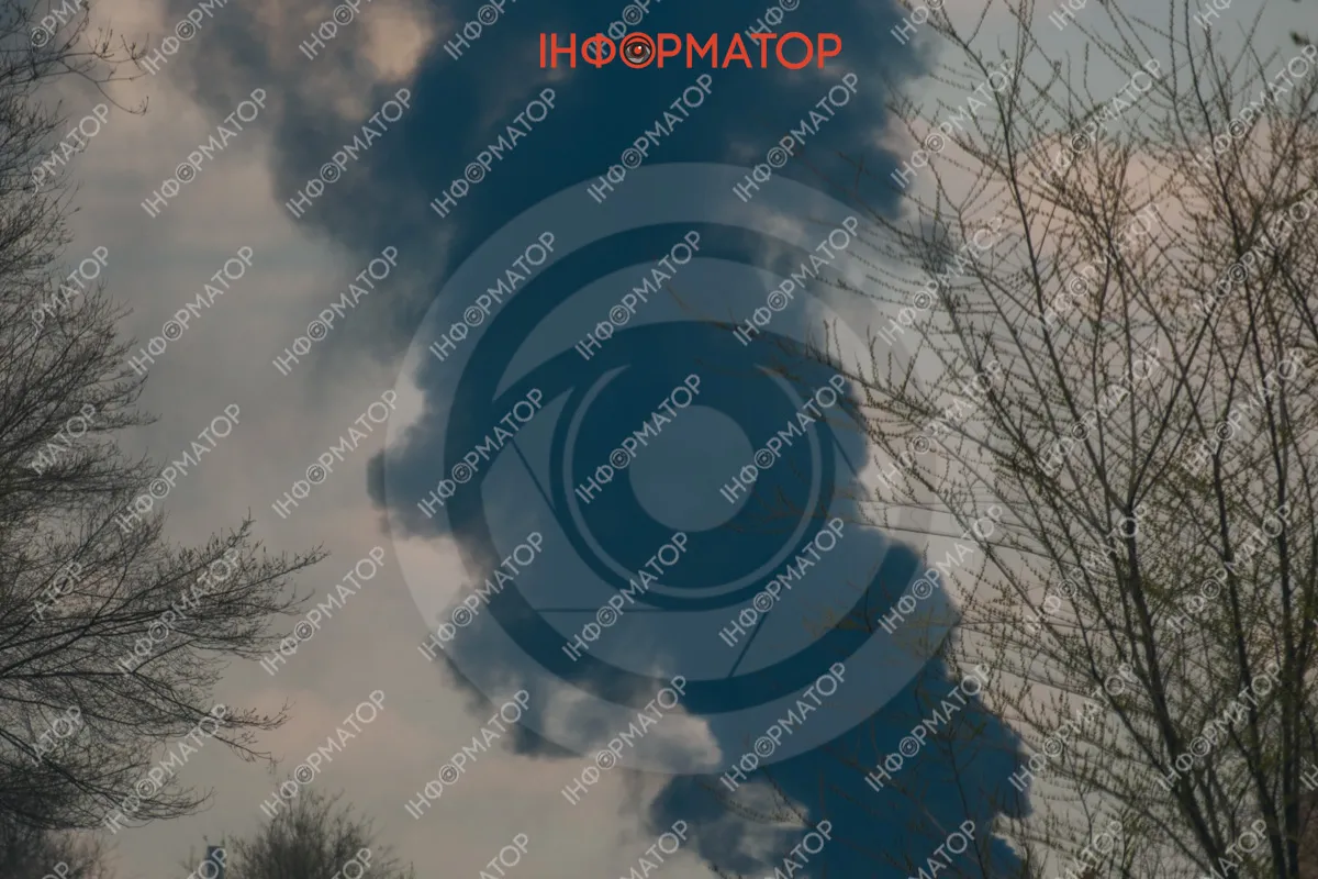 Кількість постраждалих зросла: дим від пожежі, що виникла через ворожу атаку, видно по усьому Дніпру 14