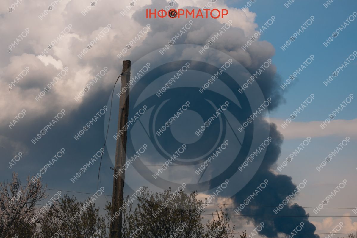 Кількість постраждалих зросла: дим від пожежі, що виникла через ворожу атаку, видно по усьому Дніпру 18