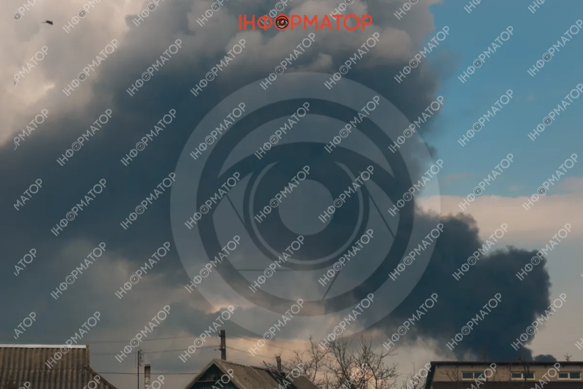 Кількість постраждалих зросла: дим від пожежі, що виникла через ворожу атаку, видно по усьому Дніпру 12