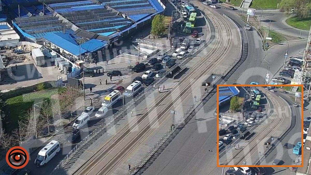 Ускладнений рух у бік центру: у Дніпрі на вулиці 128 бригади Тероборони спостерігається тягучка