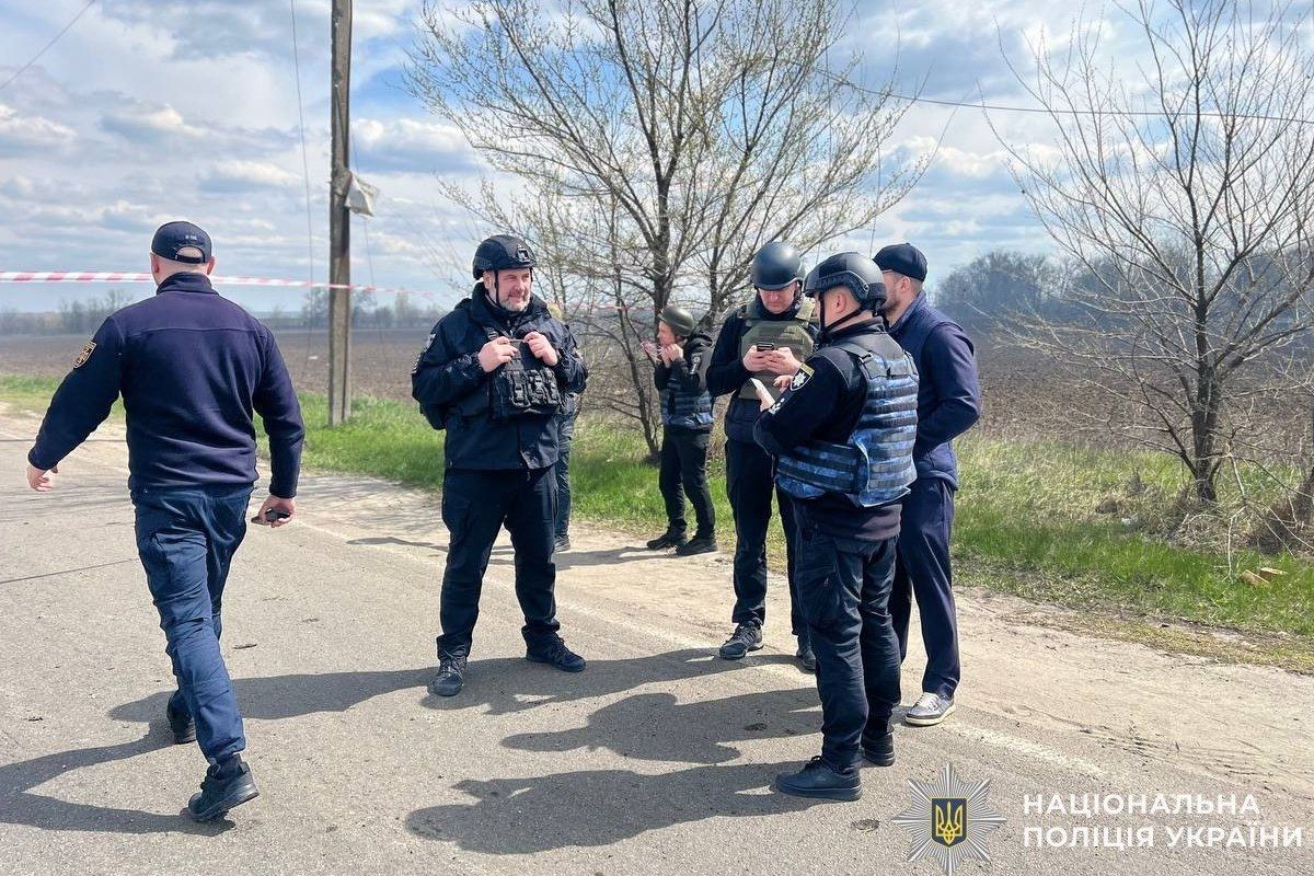 Ворог атакував Дніпро ракетою: з’явилися фото з місця ворожого удару 1