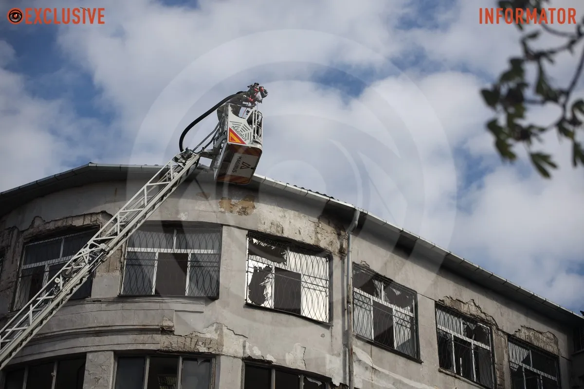 Продолжается тушение очагов огня