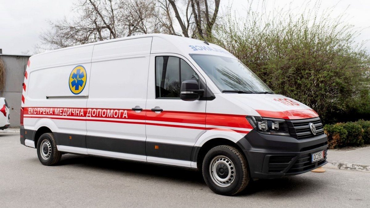 «Інтерпайп» Пінчука передав медзакладу екстреної допомоги «карету» швидкої