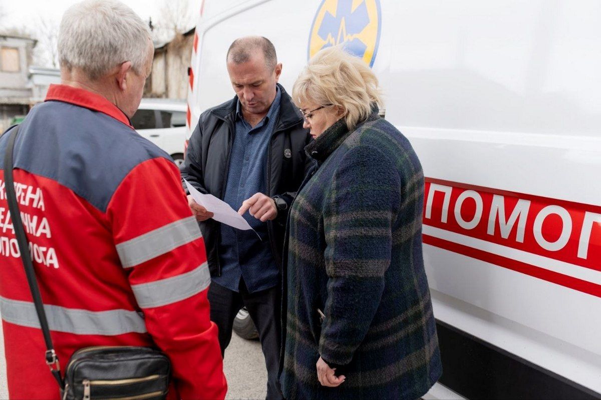 «Інтерпайп» передав медзакладу екстреної допомоги «карету» швидкої «Інтерпайп» Пінчука передав медзакладу екстреної допомоги «карету» швидкої 1