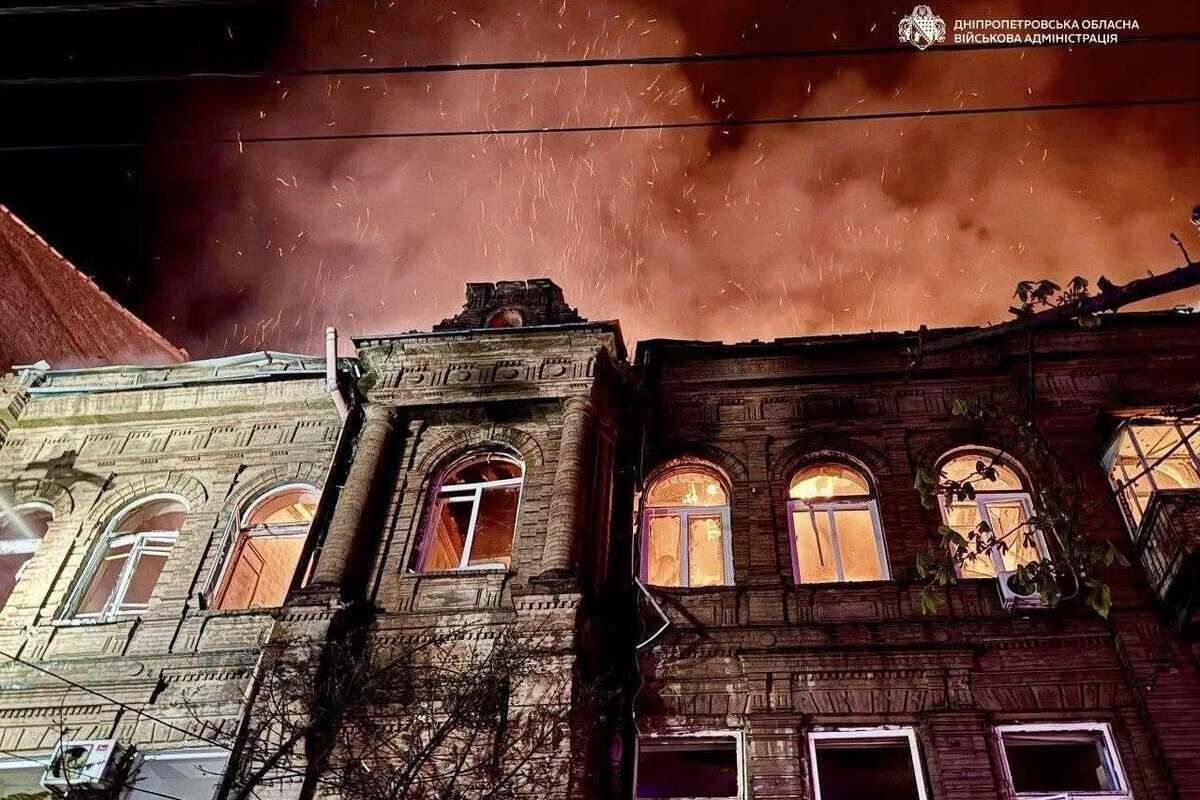 У ньому до недавно зберігалось оригінальне планування підʼїзду, цінні елементи опорядження інтерʼєрів та автентичні огорожі сходів У ньому до недавно зберігалось оригінальне планування підʼїзду, цінні елементи опорядження інтерʼєрів та автентичні огорожі сходів