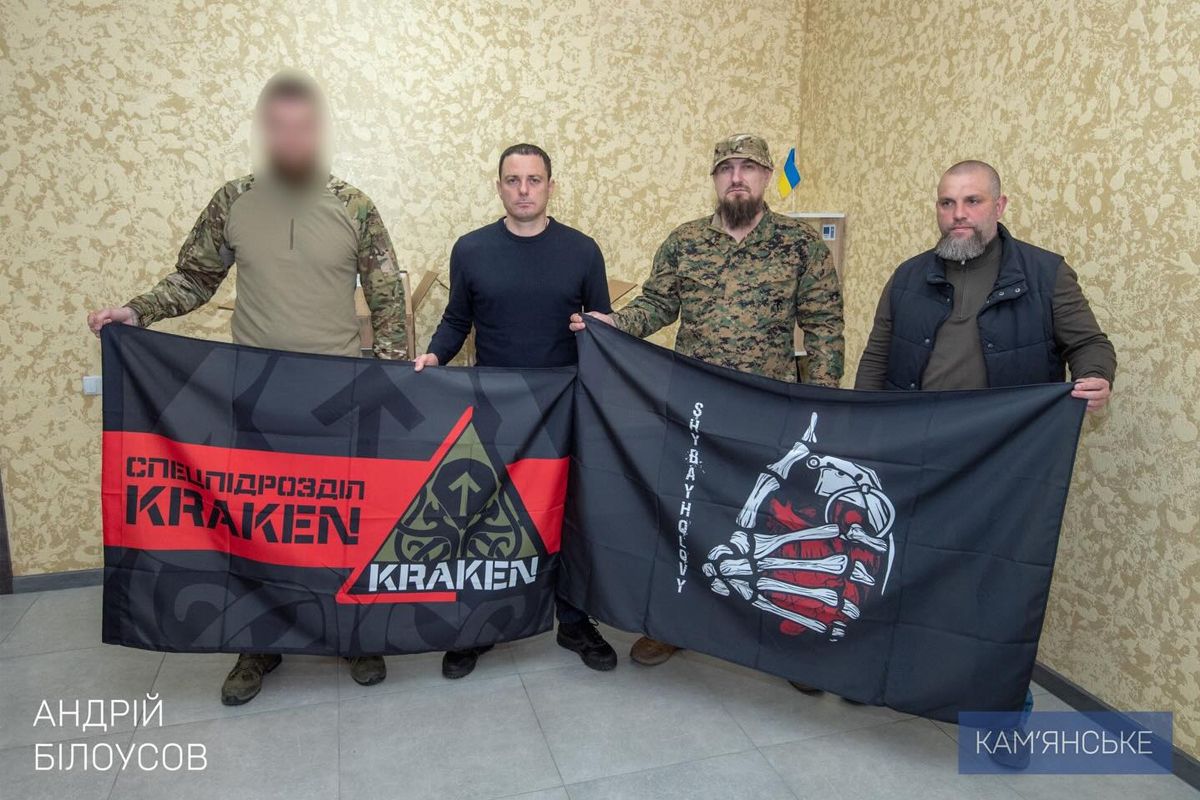 Фото: Андрій Білоусов Бійцям підрозділу ГУР Kraken із Кам’янського передали портативні зарядні станції 4