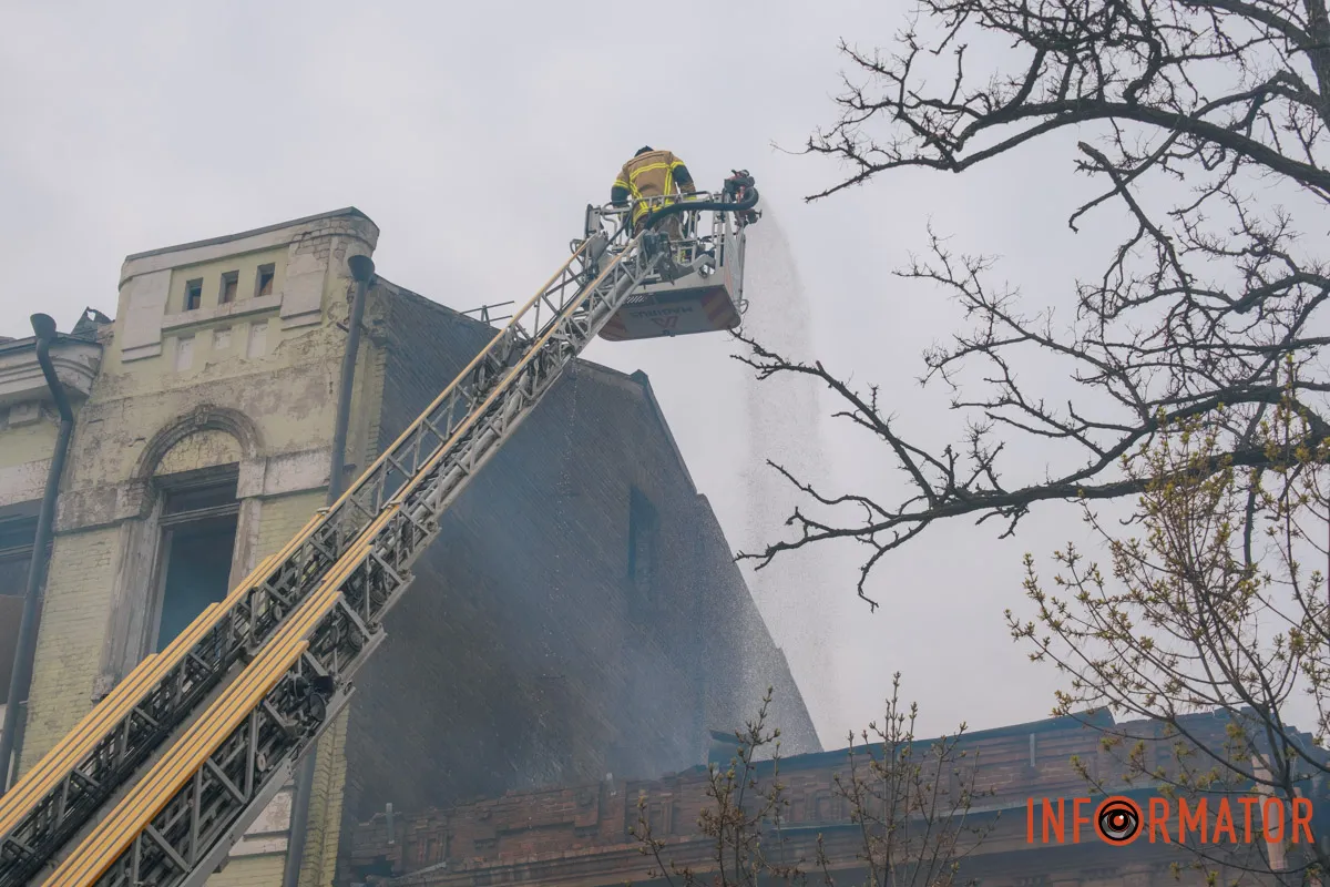 Ворог поцілив по житловій забудові в центральній частині міста