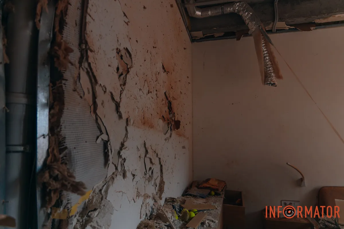 Зруйновані будинки, вибиті вікна, згорілі авто: як виглядає Дніпро після нічної атаки 16 квітня 16