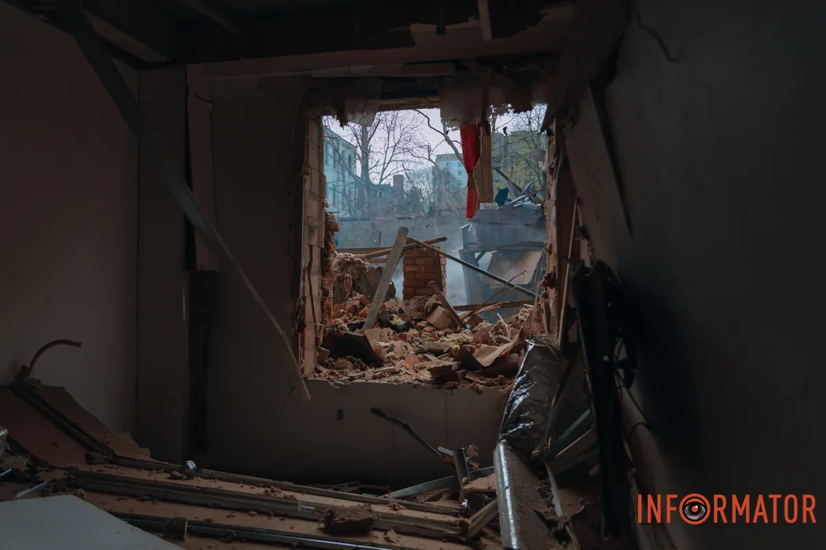 На місці працюють рятувальники, медики, поліція та комунальники.