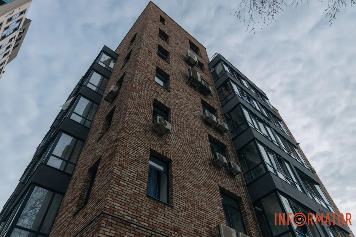 Зруйновані будинки, вибиті вікна, згорілі авто: як виглядає Дніпро після нічної атаки 16 квітня 28