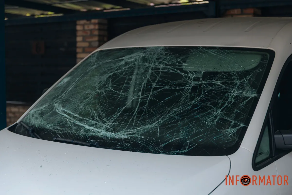 Зруйновані будинки, вибиті вікна, згорілі авто: як виглядає Дніпро після нічної атаки 16 квітня 27