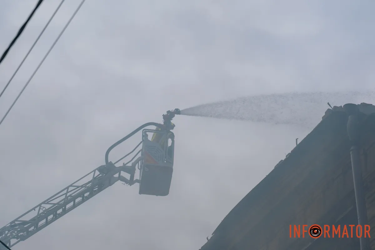 Зруйновані будинки, вибиті вікна, згорілі авто: як виглядає Дніпро після нічної атаки 16 квітня 44