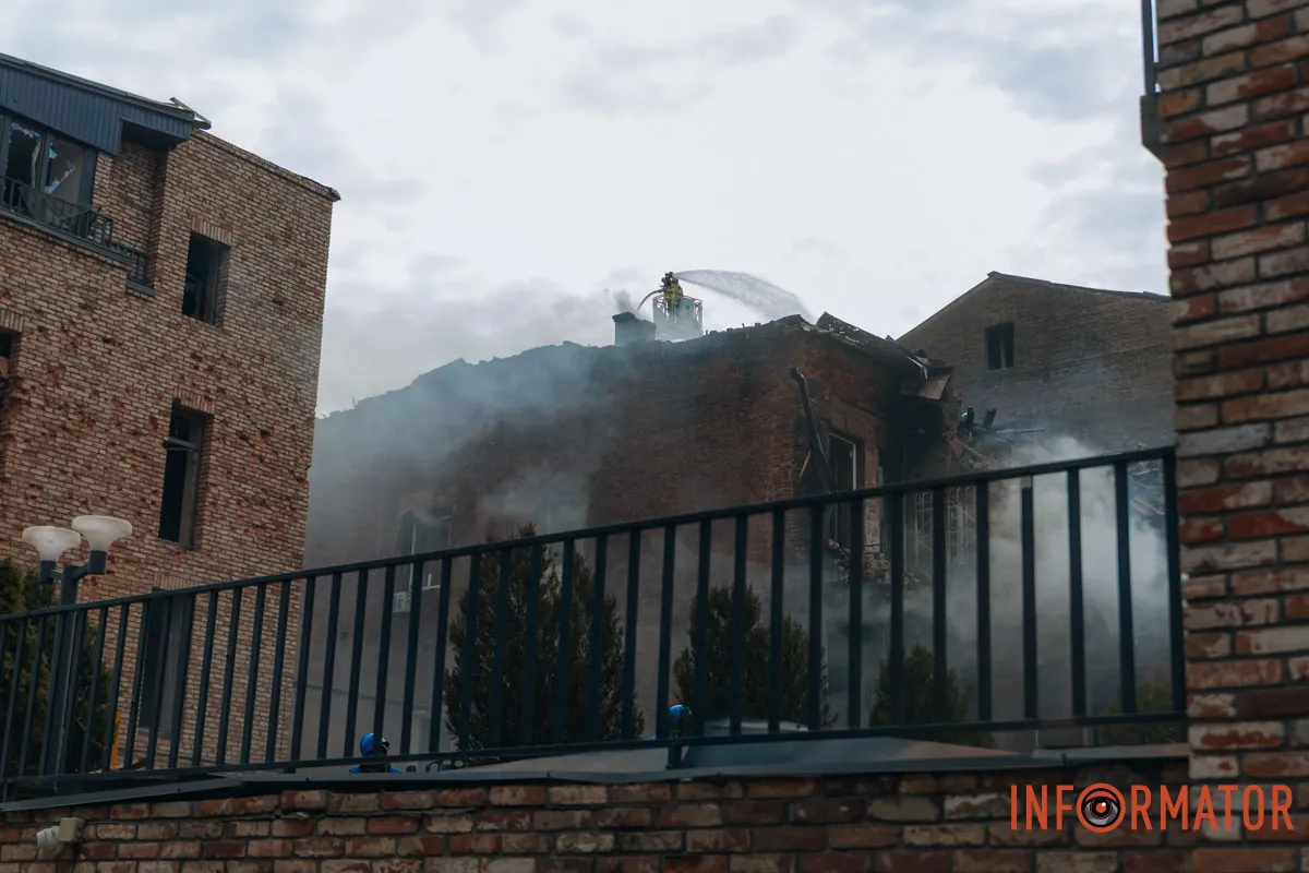 Зруйновані будинки, вибиті вікна, згорілі авто: як виглядає Дніпро після нічної атаки 16 квітня 37