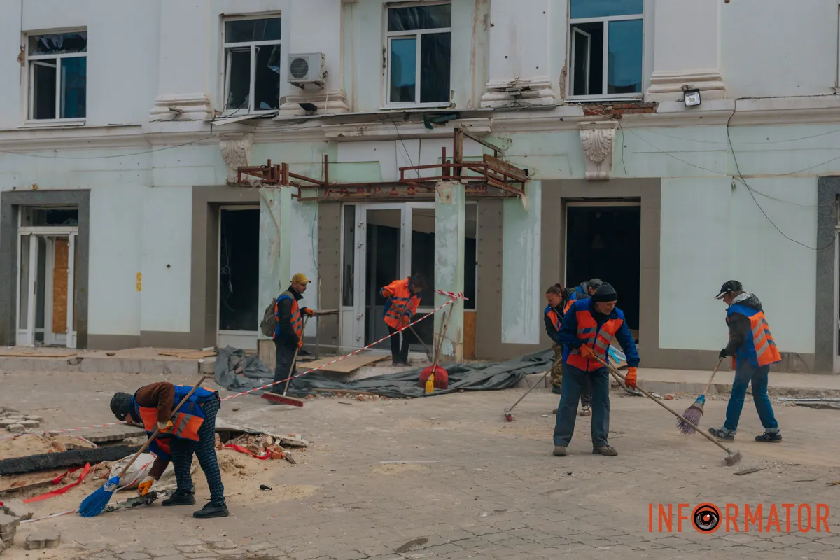 Зруйновані будинки, вибиті вікна, згорілі авто: як виглядає Дніпро після нічної атаки 16 квітня 58