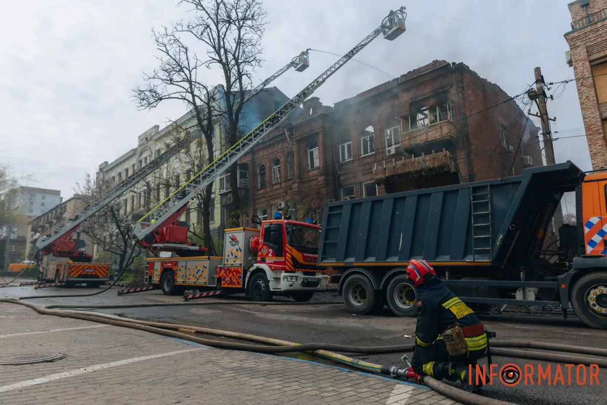 Зруйновані будинки, вибиті вікна, згорілі авто: як виглядає Дніпро після нічної атаки 16 квітня 60