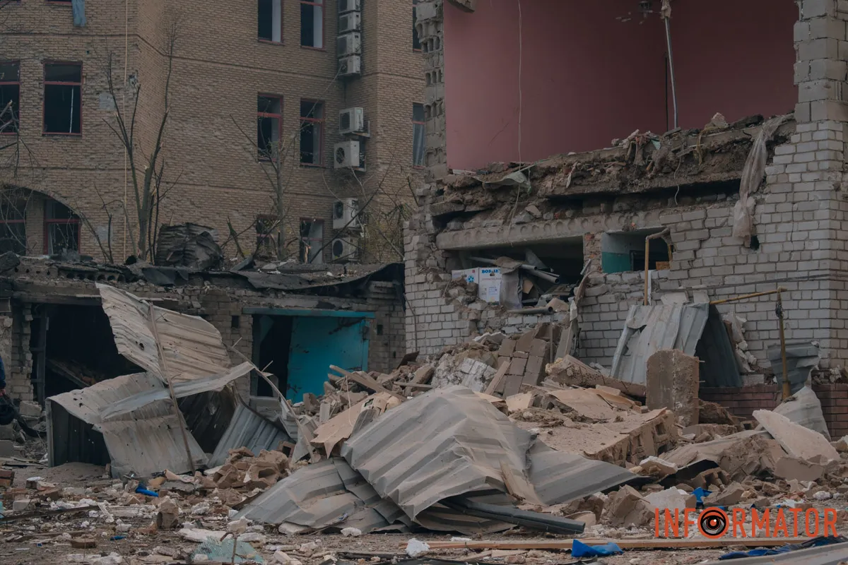 Зруйновані будинки, вибиті вікна, згорілі авто: як виглядає Дніпро після нічної атаки 16 квітня 63