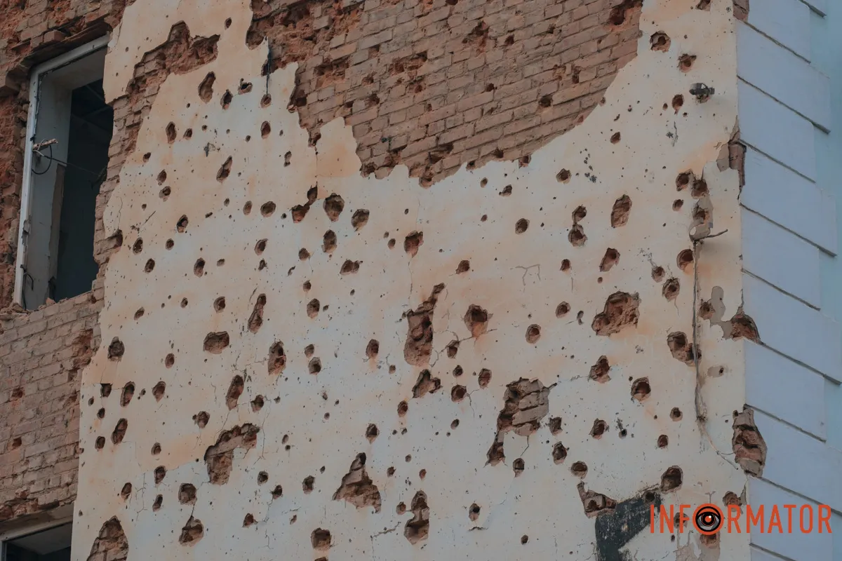 Зруйновані будинки, вибиті вікна, згорілі авто: як виглядає Дніпро після нічної атаки 16 квітня 64