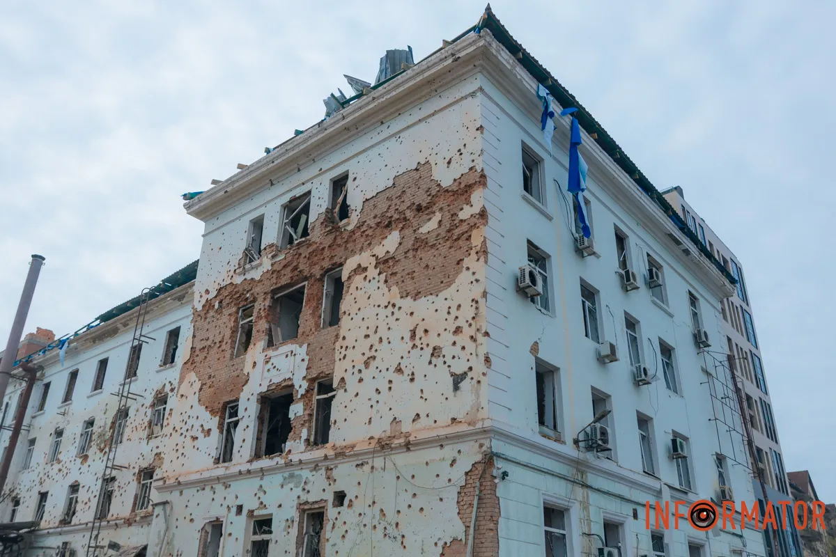 Зруйновані будинки, вибиті вікна, згорілі авто: як виглядає Дніпро після нічної атаки 16 квітня 65