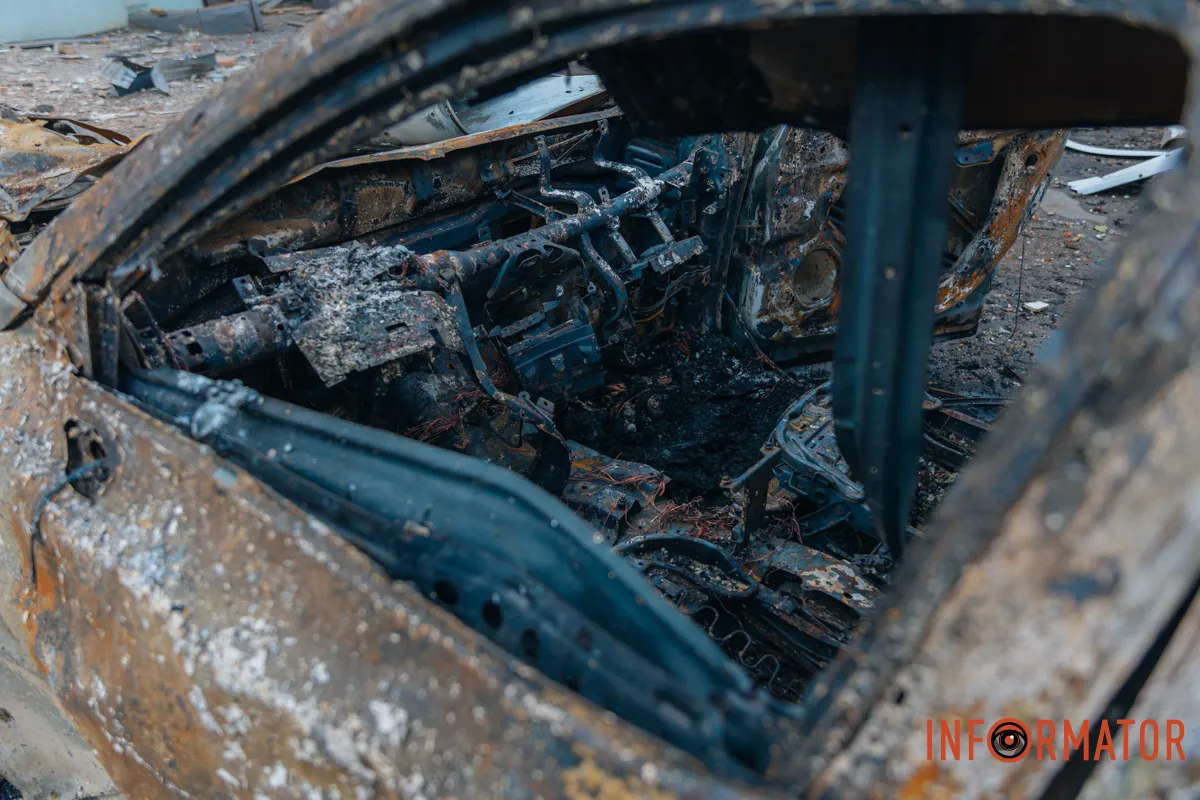 Зруйновані будинки, вибиті вікна, згорілі авто: як виглядає Дніпро після нічної атаки 16 квітня 73