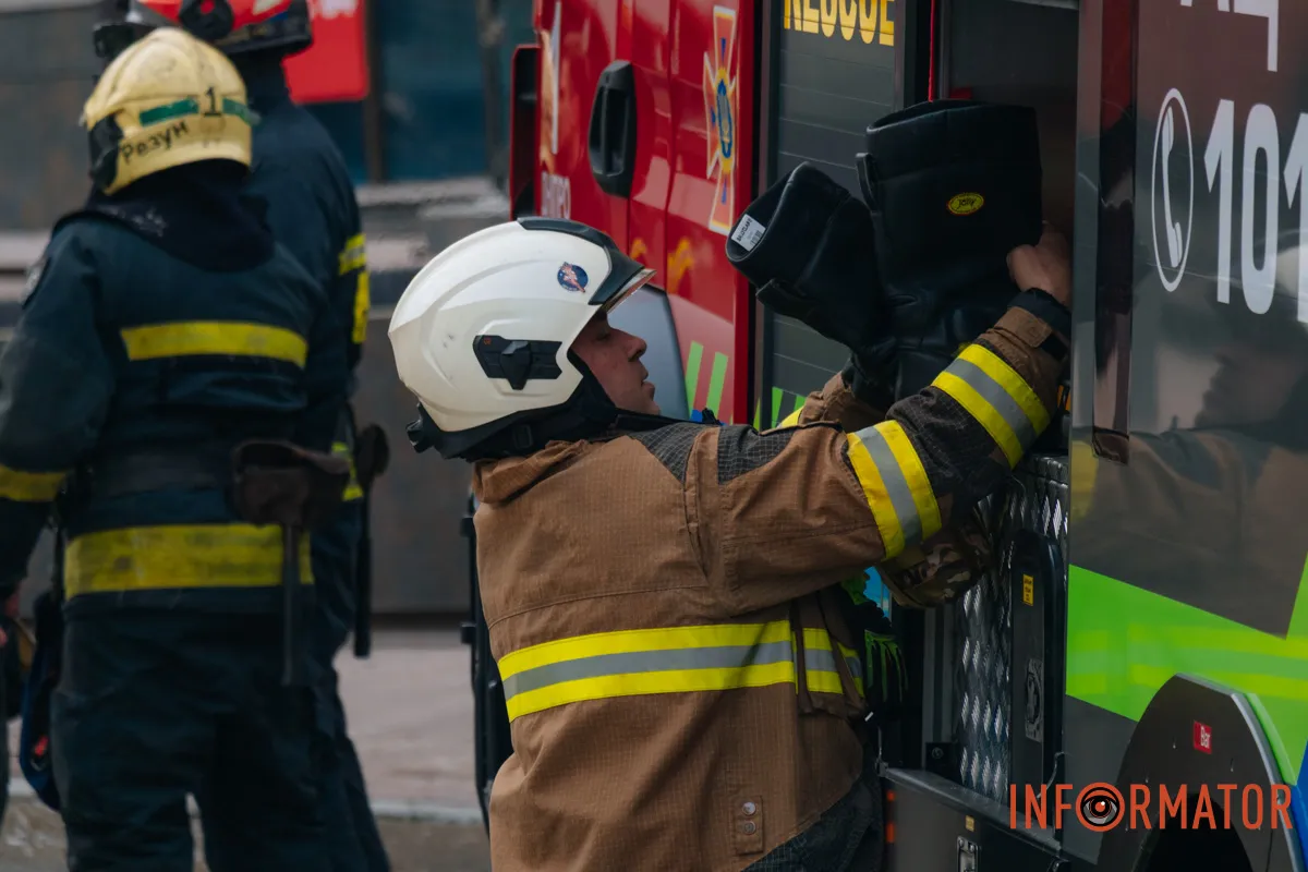 Зруйновані будинки, вибиті вікна, згорілі авто: як виглядає Дніпро після нічної атаки 16 квітня 67