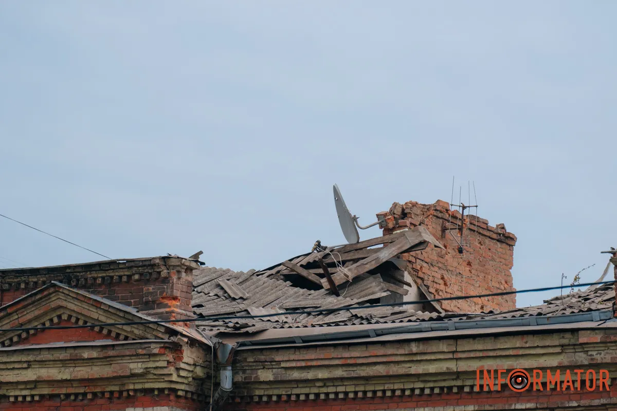 Зруйновані будинки, вибиті вікна, згорілі авто: як виглядає Дніпро після нічної атаки 16 квітня 92