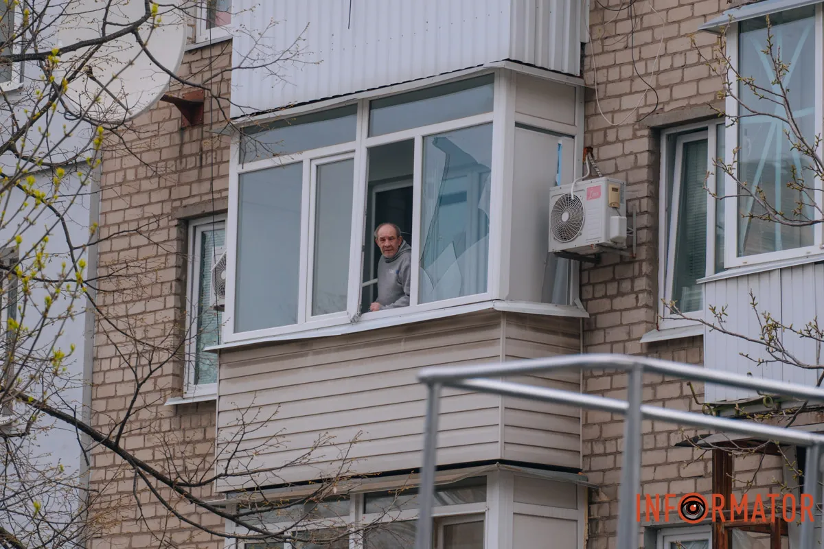 Зруйновані будинки, вибиті вікна, згорілі авто: як виглядає Дніпро після нічної атаки 16 квітня 118