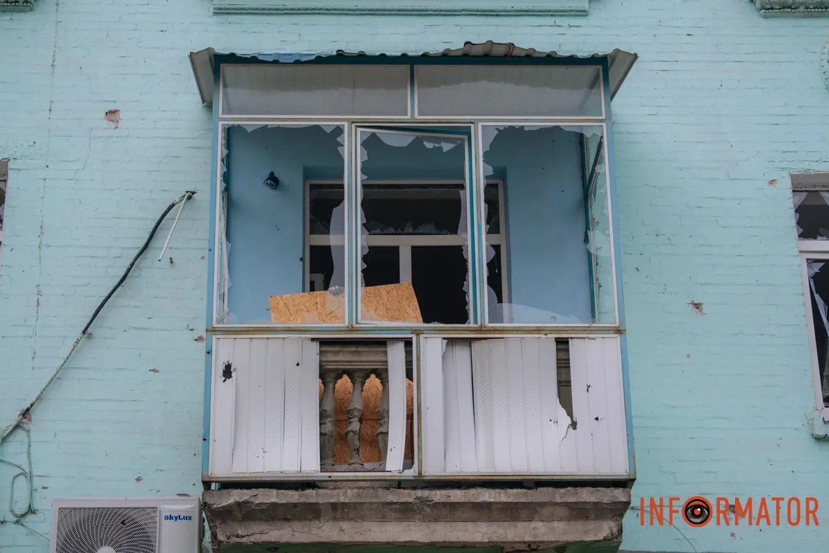 Зруйновані будинки, вибиті вікна, згорілі авто: як виглядає Дніпро після нічної атаки 16 квітня 120