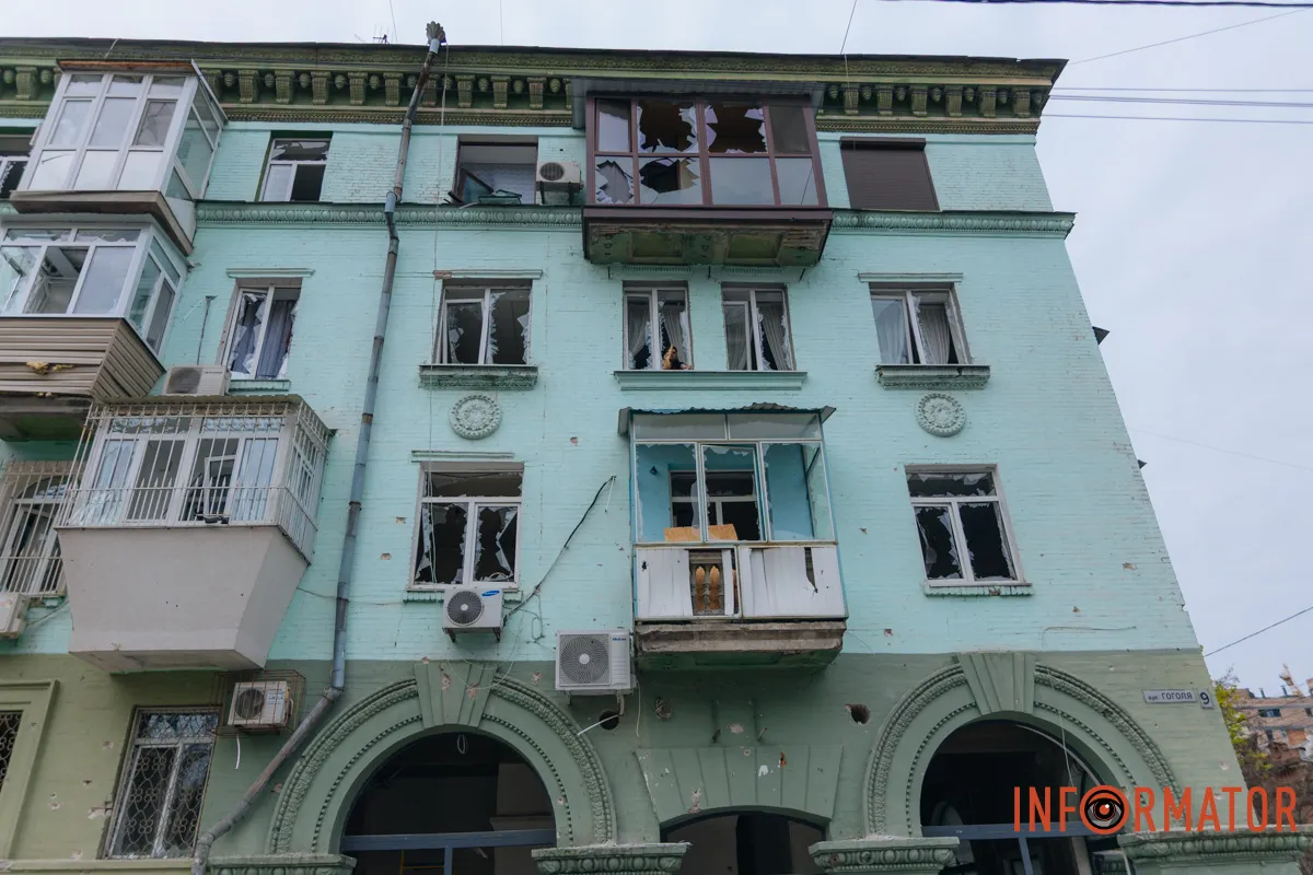 Зруйновані будинки, вибиті вікна, згорілі авто: як виглядає Дніпро після нічної атаки 16 квітня 117