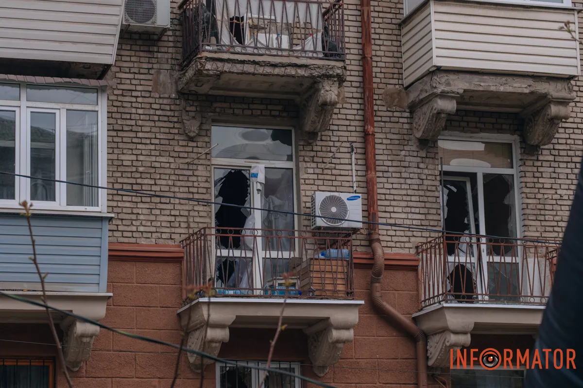 Зруйновані будинки, вибиті вікна, згорілі авто: як виглядає Дніпро після нічної атаки 16 квітня 123