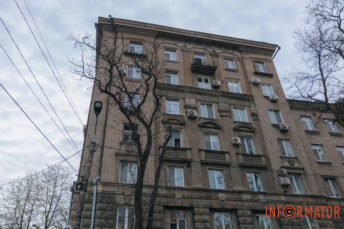 Зруйновані будинки, вибиті вікна, згорілі авто: як виглядає Дніпро після нічної атаки 16 квітня 124