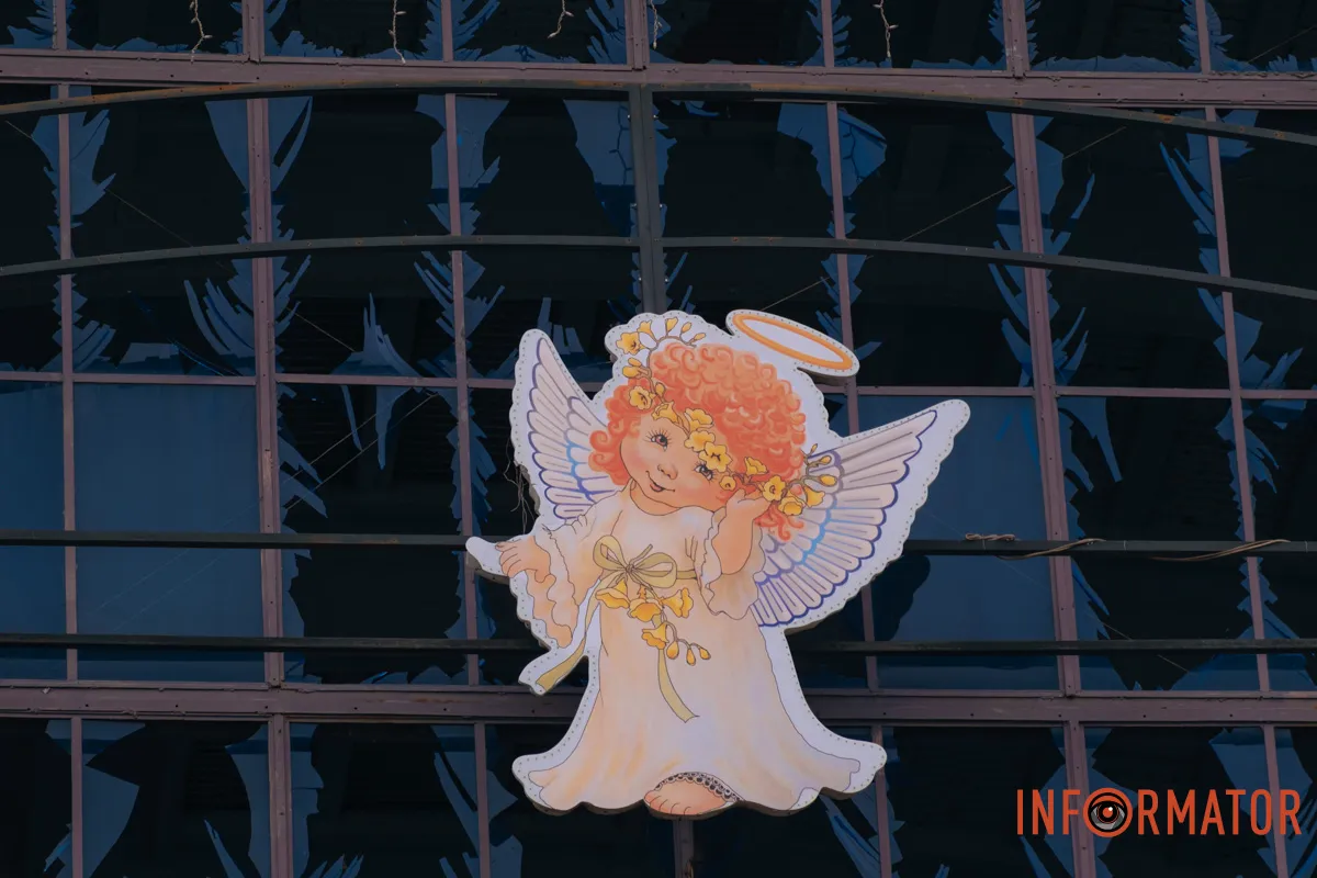 Зруйновані будинки, вибиті вікна, згорілі авто: як виглядає Дніпро після нічної атаки 16 квітня 134