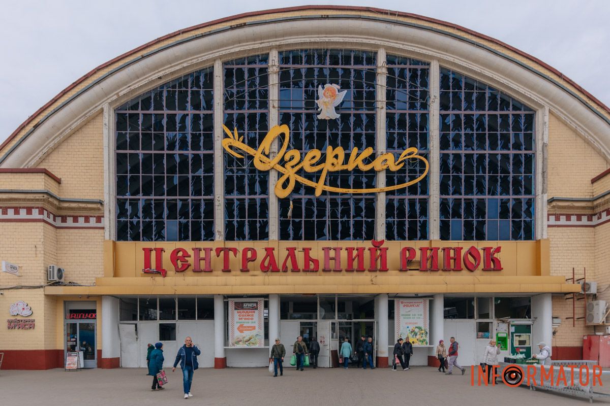 Зруйновані будинки, вибиті вікна, згорілі авто: як виглядає Дніпро після нічної атаки 16 квітня 136