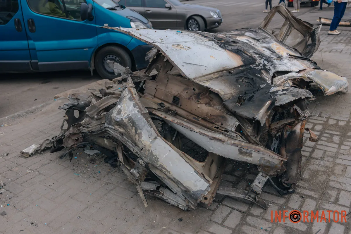 Зруйновані будинки, вибиті вікна, згорілі авто: як виглядає Дніпро після нічної атаки 16 квітня 144