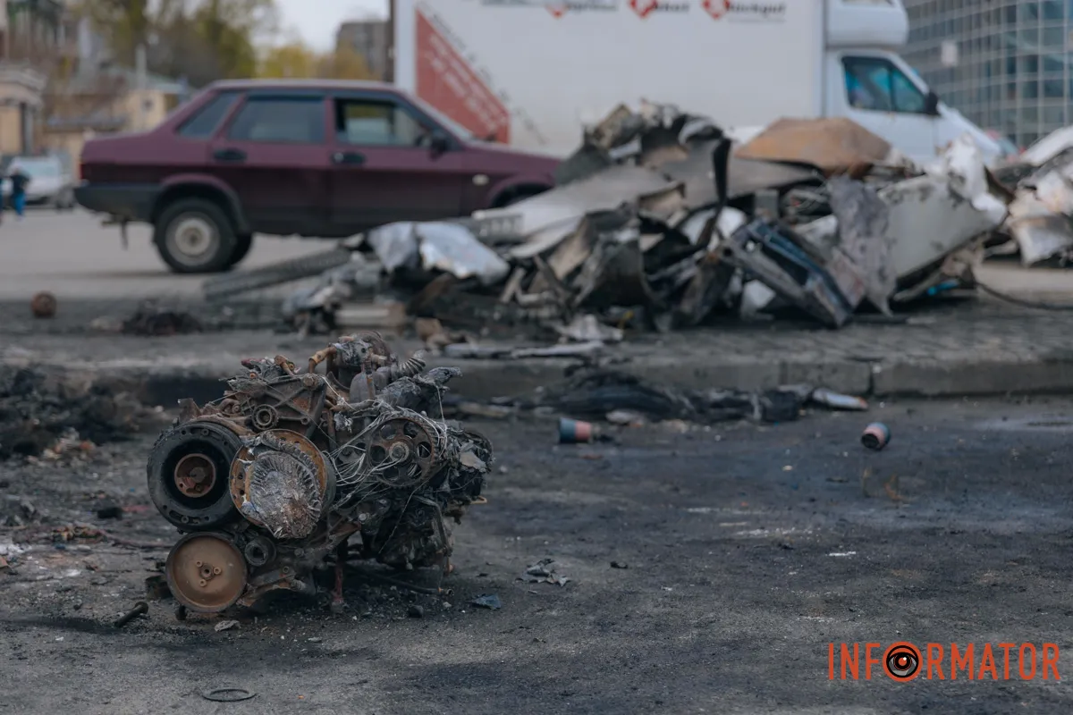 Зруйновані будинки, вибиті вікна, згорілі авто: як виглядає Дніпро після нічної атаки 16 квітня 149