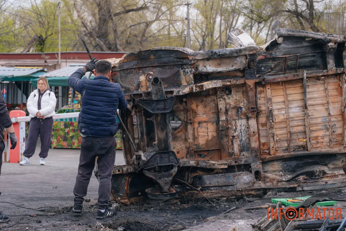 Зруйновані будинки, вибиті вікна, згорілі авто: як виглядає Дніпро після нічної атаки 16 квітня 143