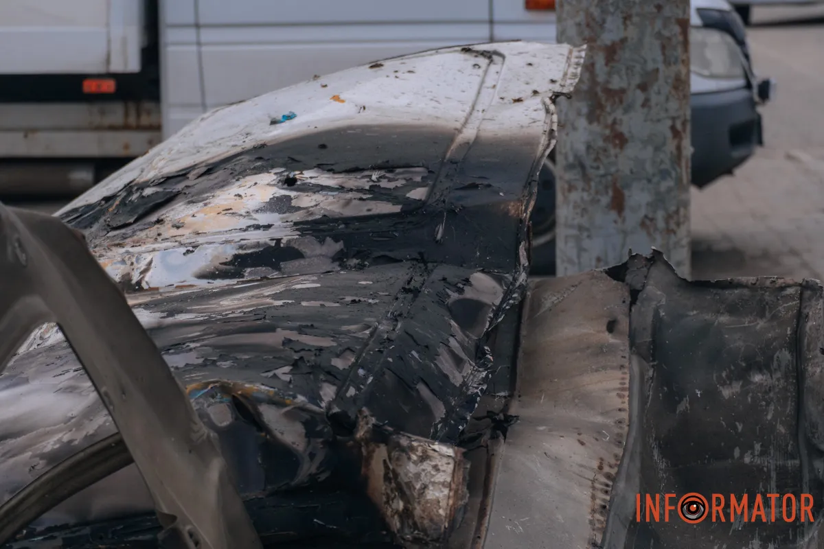 Зруйновані будинки, вибиті вікна, згорілі авто: як виглядає Дніпро після нічної атаки 16 квітня 141