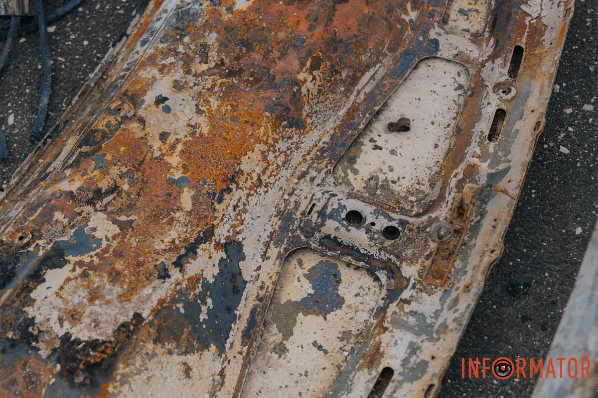 Зруйновані будинки, вибиті вікна, згорілі авто: як виглядає Дніпро після нічної атаки 16 квітня 147